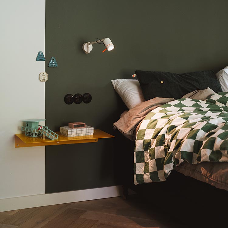 Applique murale ONE + Wall au design minimaliste par Anton de Groof X Tonone