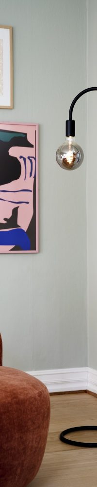Lampadaire Paco cadre en métal noir avec abat-jour tubulaire pour ampoule décorative au design industriel par Nordlux