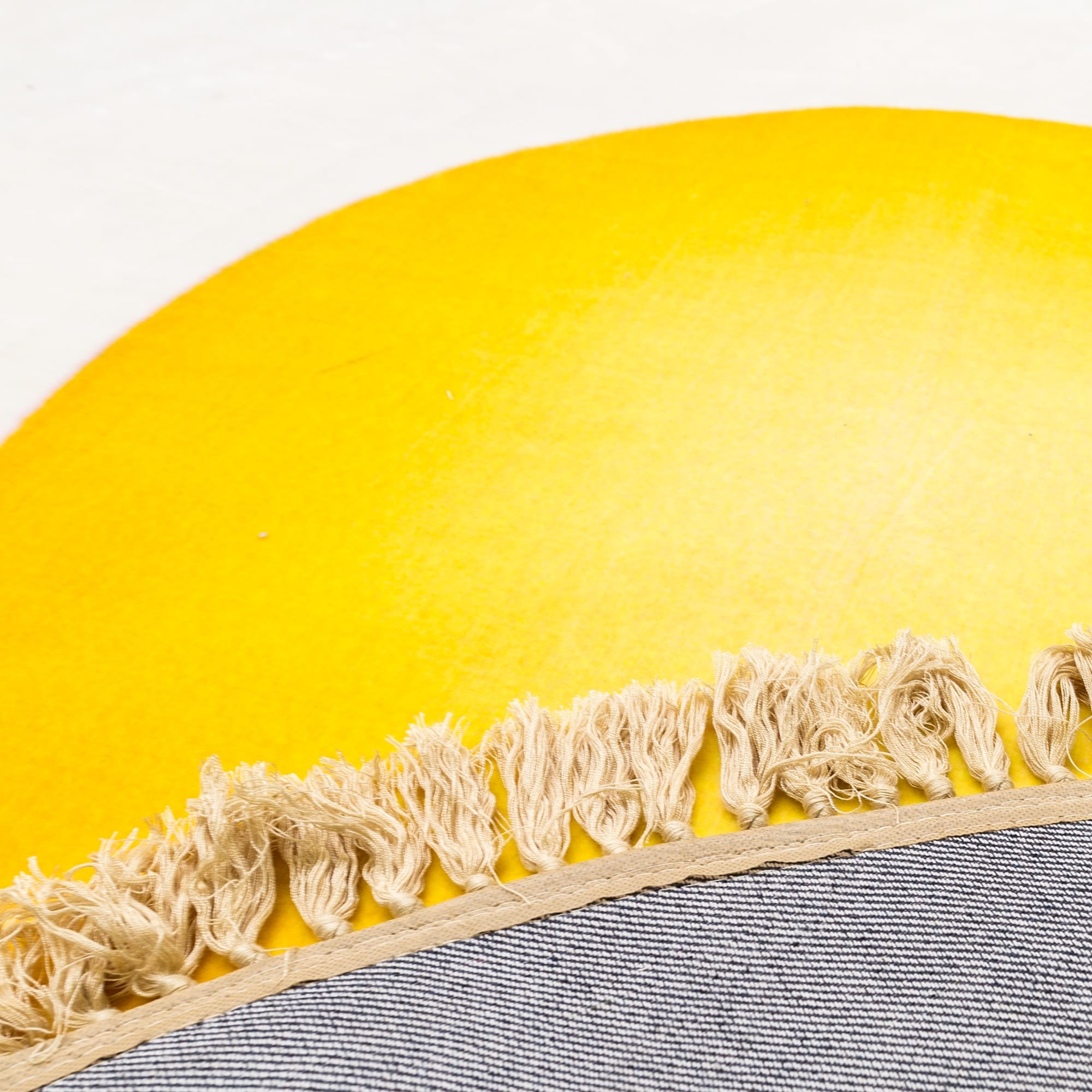 Tapis design Egg Ø200 cm en forme d'oeuf par le Studio Job X Seletti