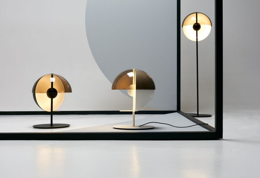 Lampe à poser Theia LED 7,6W avec un abat-jour en demi-sphère par Mathias Hahn - Marset
