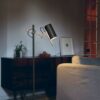 Lampadaire Liseuse Scantling avec double bras articulé en bois par Mathias Hahn - Marset