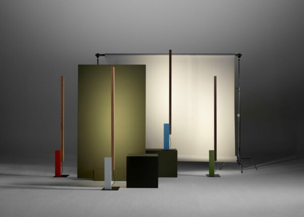 Lampadaire High Line LED en bois de chêne par Josep Lluís Xuclà - Marset
