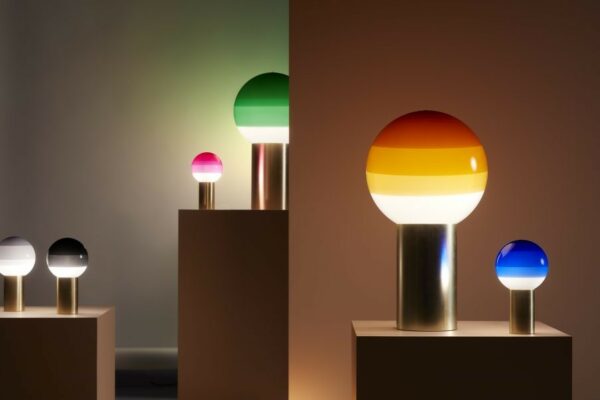 Lampadaire Dipping Light M Ø30 cm LED en laiton par Jordi Canudas - Marset