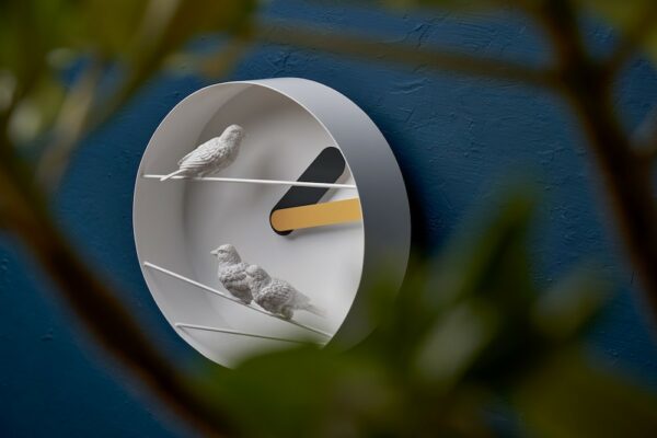 Horloge design oiseaux Sparrow X ROUND CLOCK par le studio Haoshi