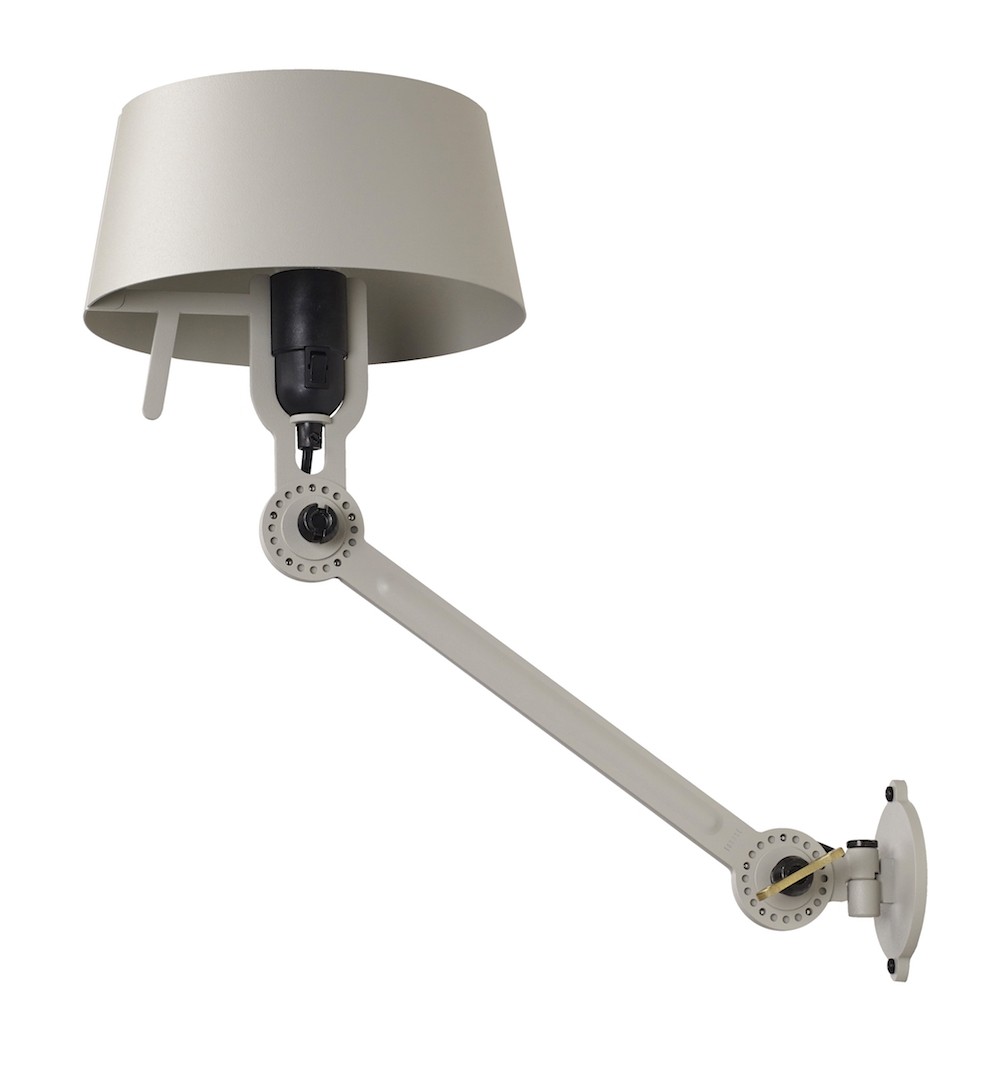 Applique liseuse Bolt Centre avec bras articulé au design industriel par Anton de Groof X Tonone