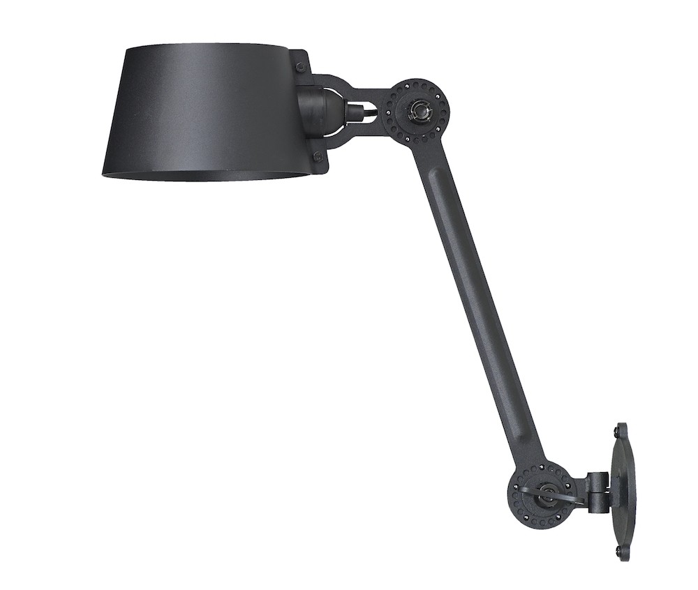 Applique Bolt latéral avec bras articulé au design industriel par Anton de Groof X Tonone