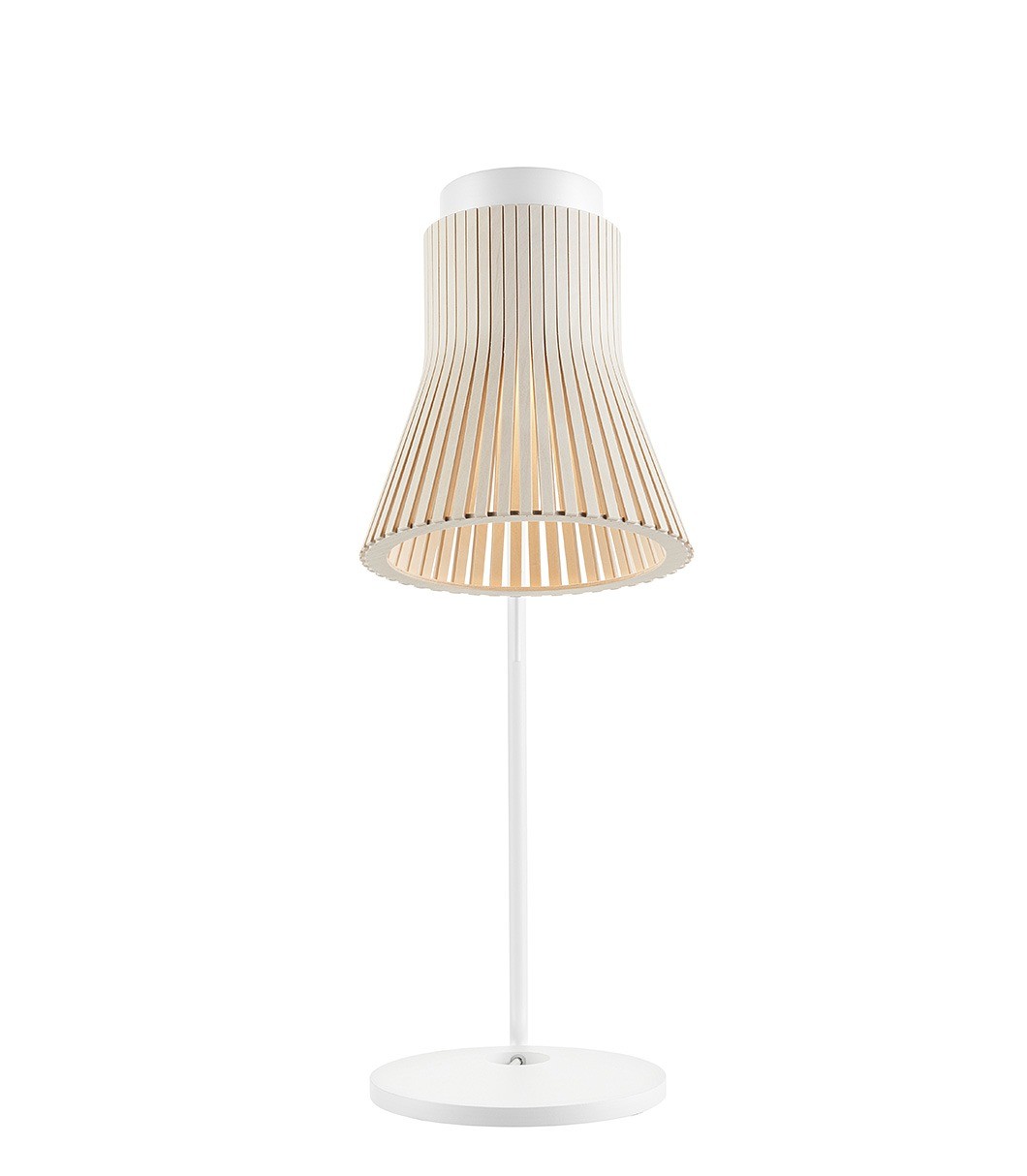 Lampe à poser Petite 4620 au design scandinave en bois naturel par Seppo Koho X Secto Design