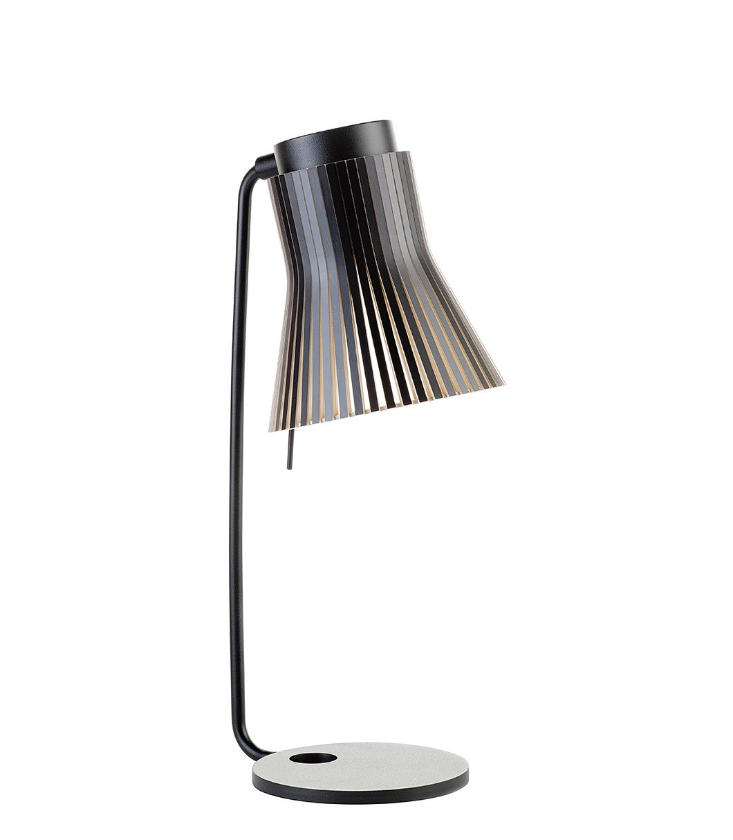 Lampe à poser Petite 4620 au design scandinave en bois naturel par Seppo Koho X Secto Design