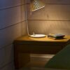Lampe à poser Petite 4620 au design scandinave en bois naturel par Seppo Koho X Secto Design