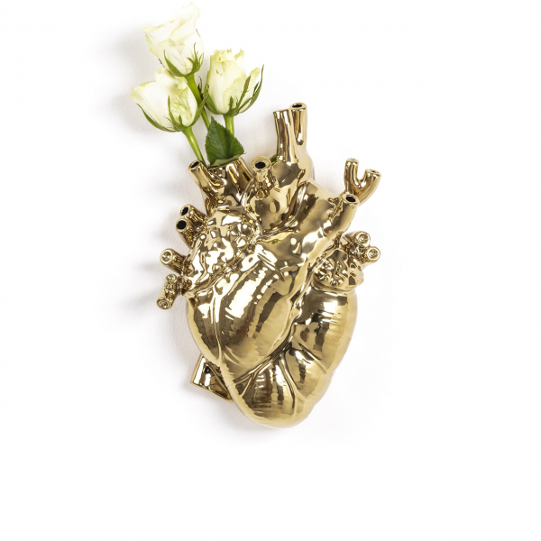 Vase design Love in Bloom Gold en porcelaine en forme de coeur par Marcantonio X Seletti