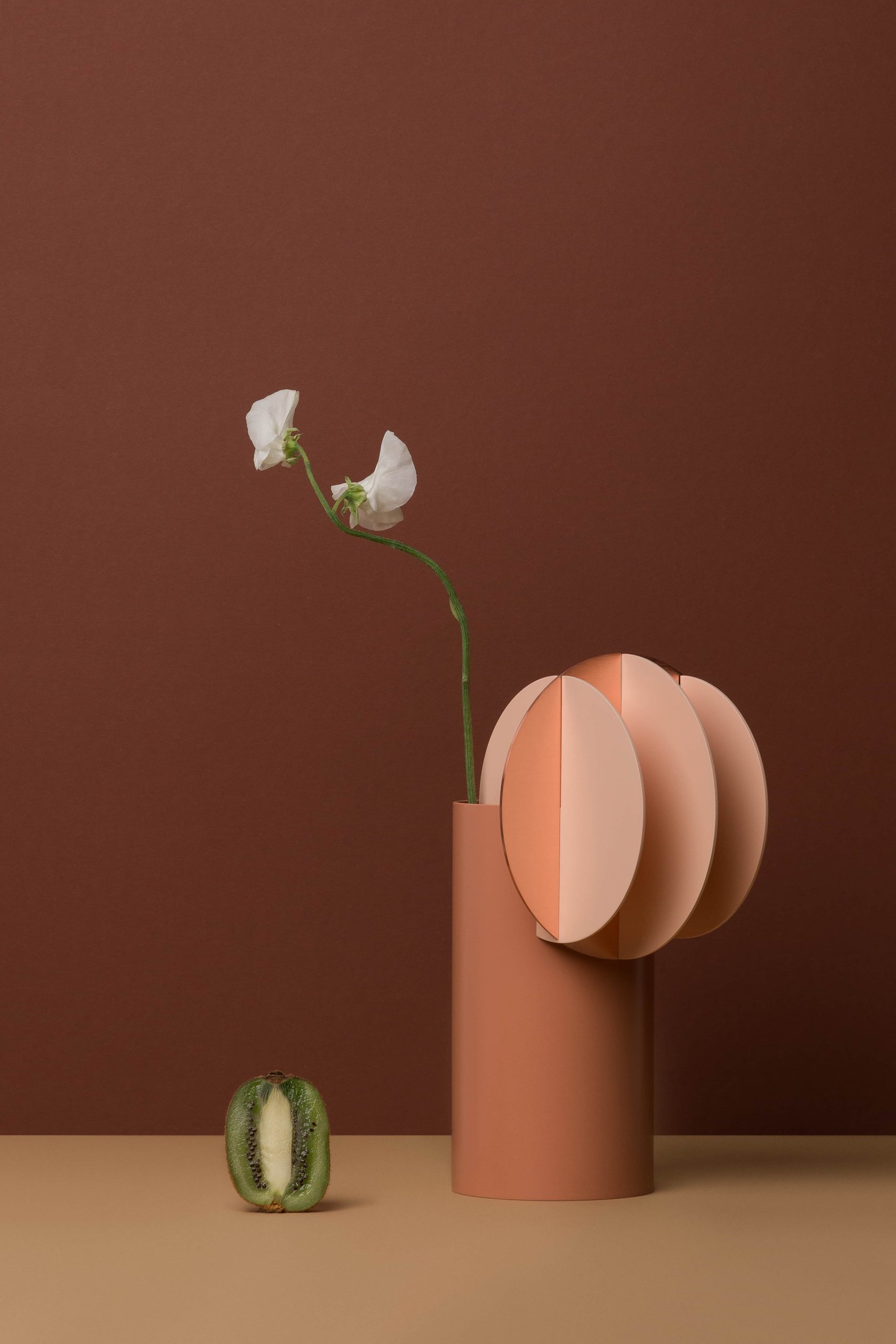 Vase Delaunay CS7 en cuivre et acier peint au design contemporain par Kateryna Sokolova x Noom
