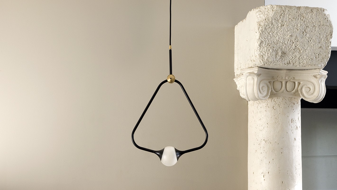 Suspension Medal en laiton au design chic et élégant
