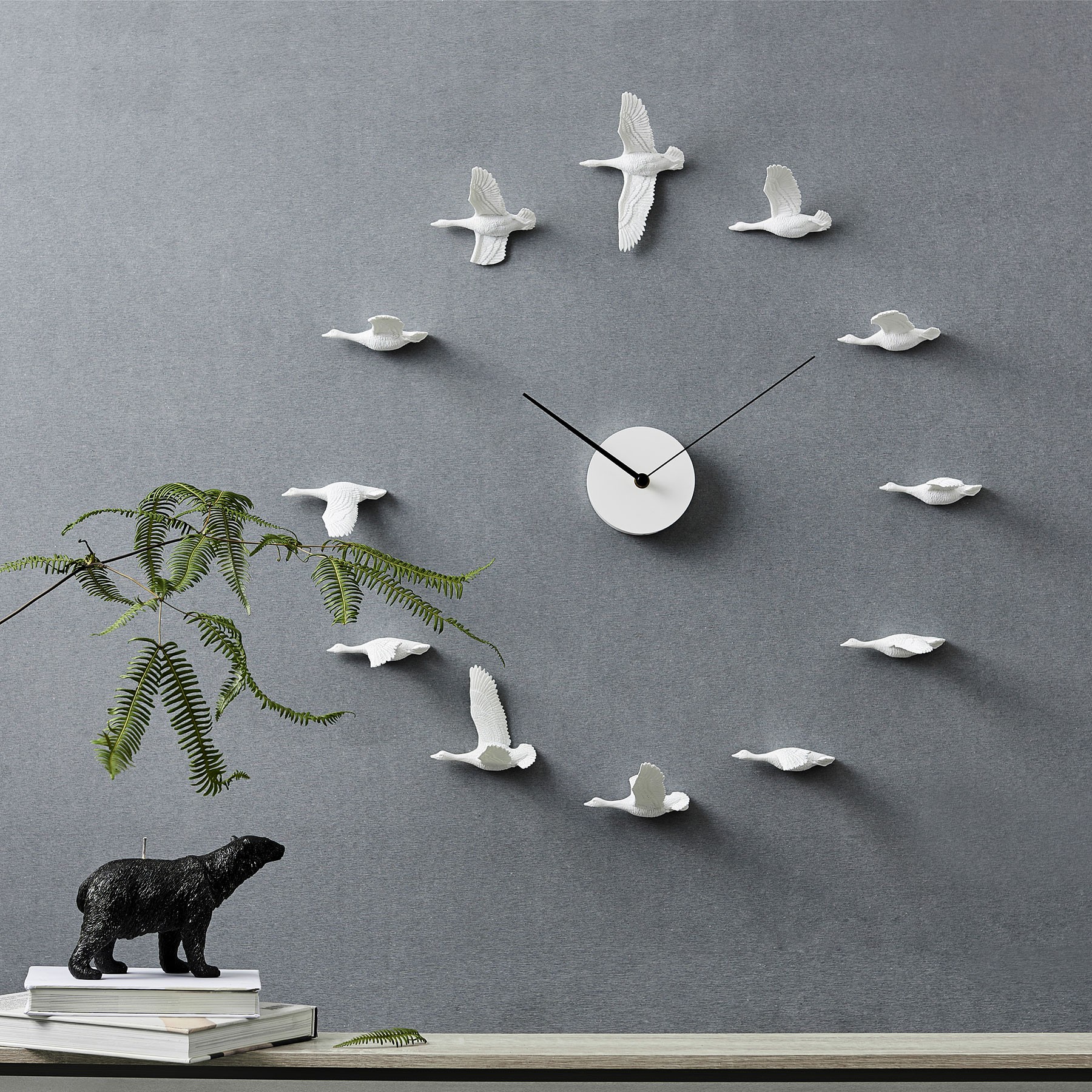 Horloge design ronde oiseaux Migrantbird X CLOCK O avec 12 oies par Haoshi