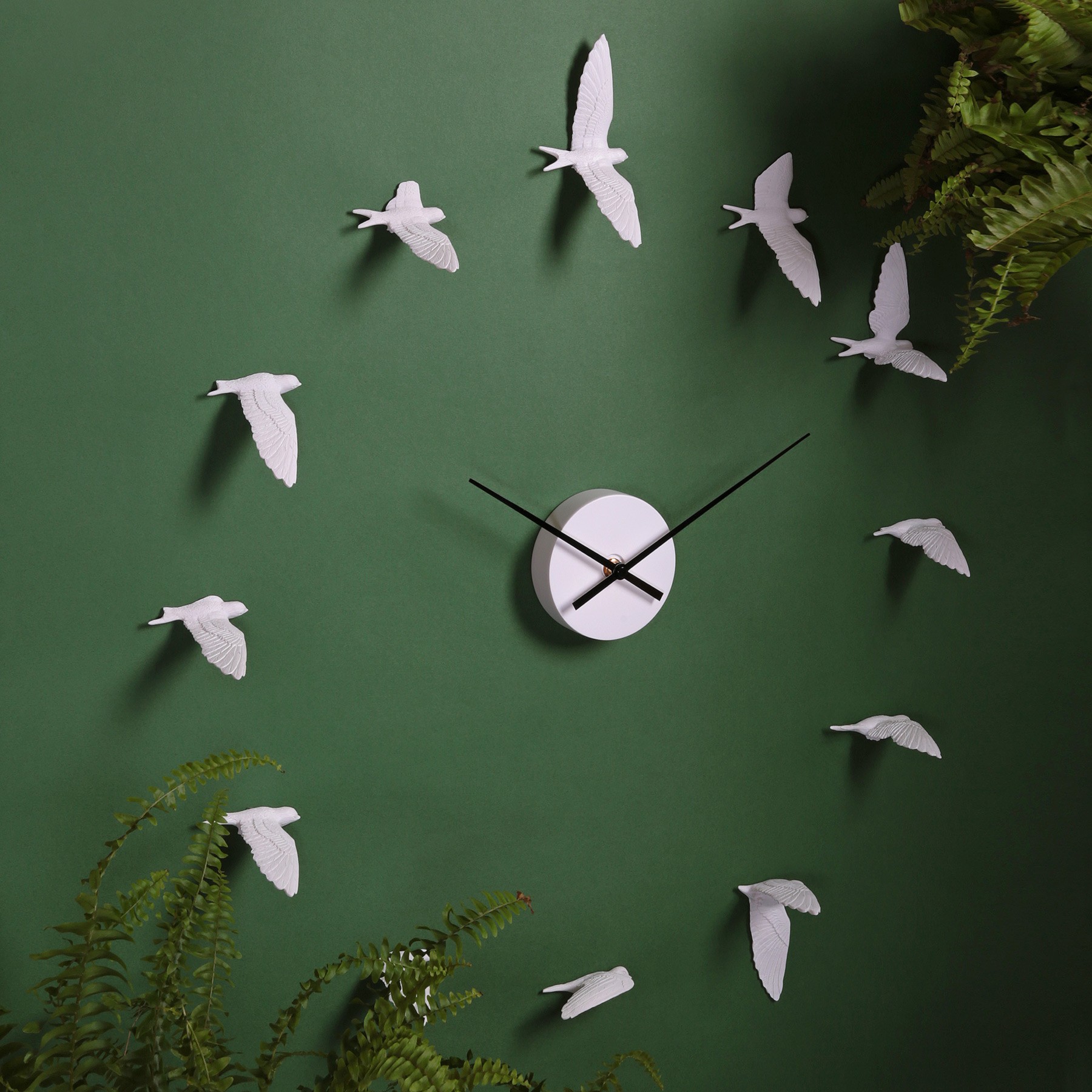 Horloge design ronde Swallow X CLOCK avec 12 hirondelles par Haoshi