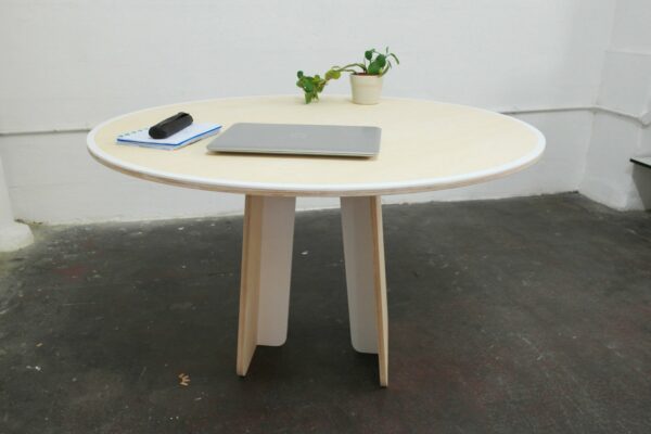 Table design Ring table au style scandinave et moderne par Rform