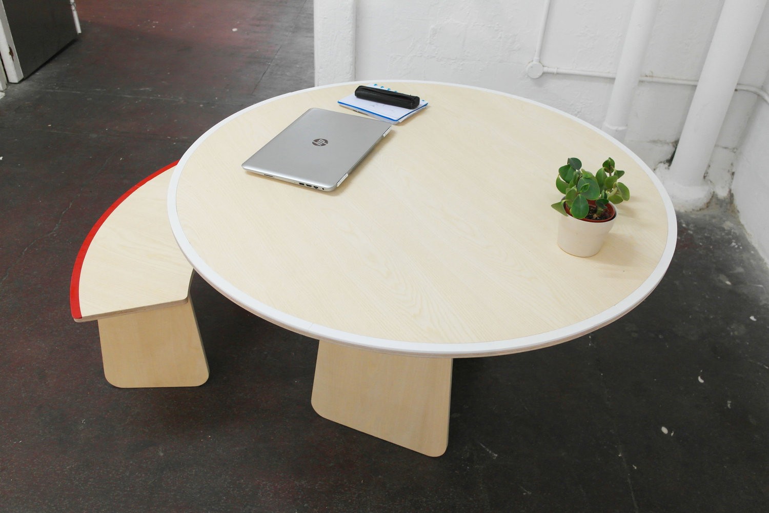Banc d'intérieur design Ring au style scandinave et moderne par Rform
