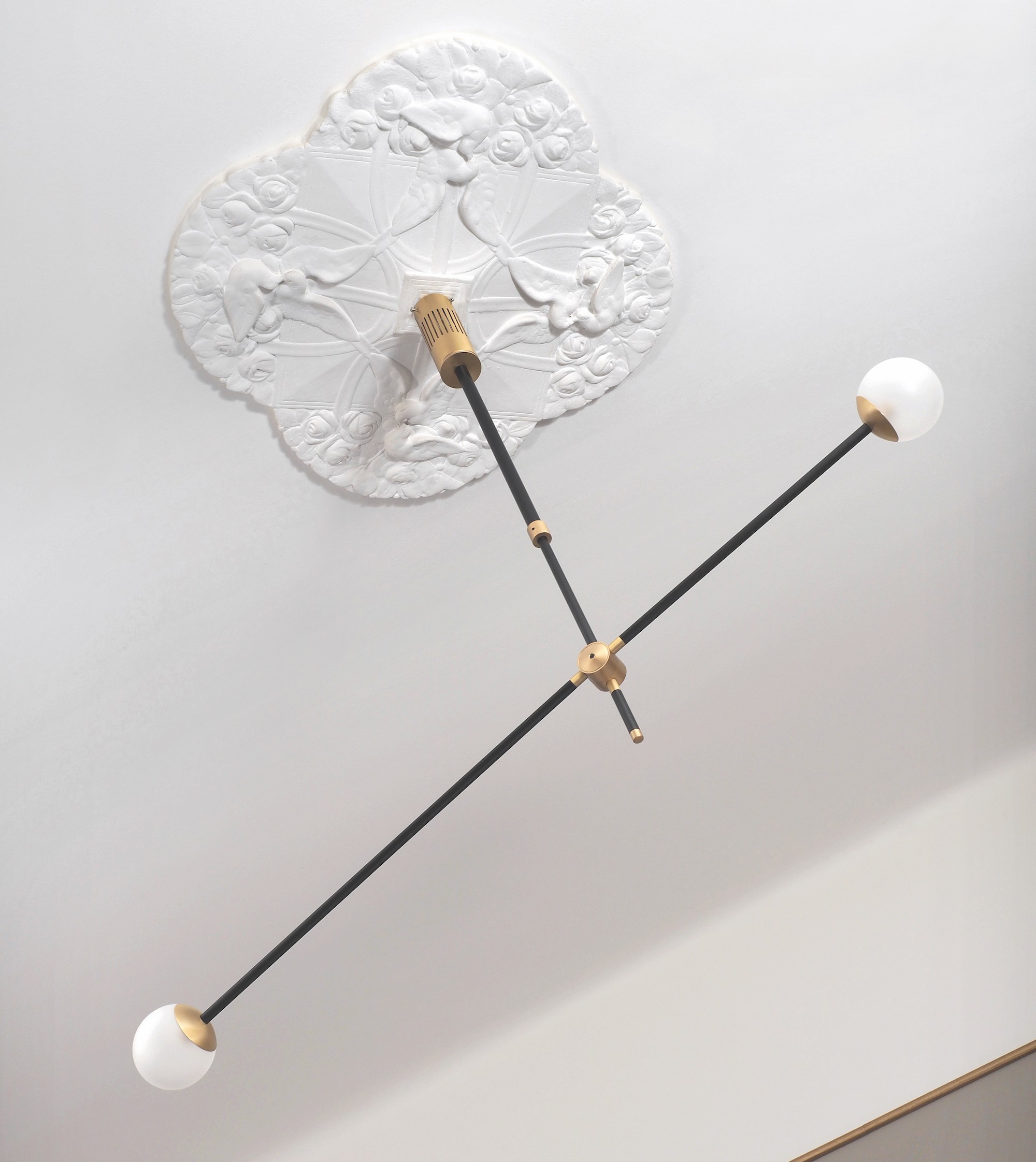 Suspension Bulluram SI-3 en laiton au design chic et élégant 