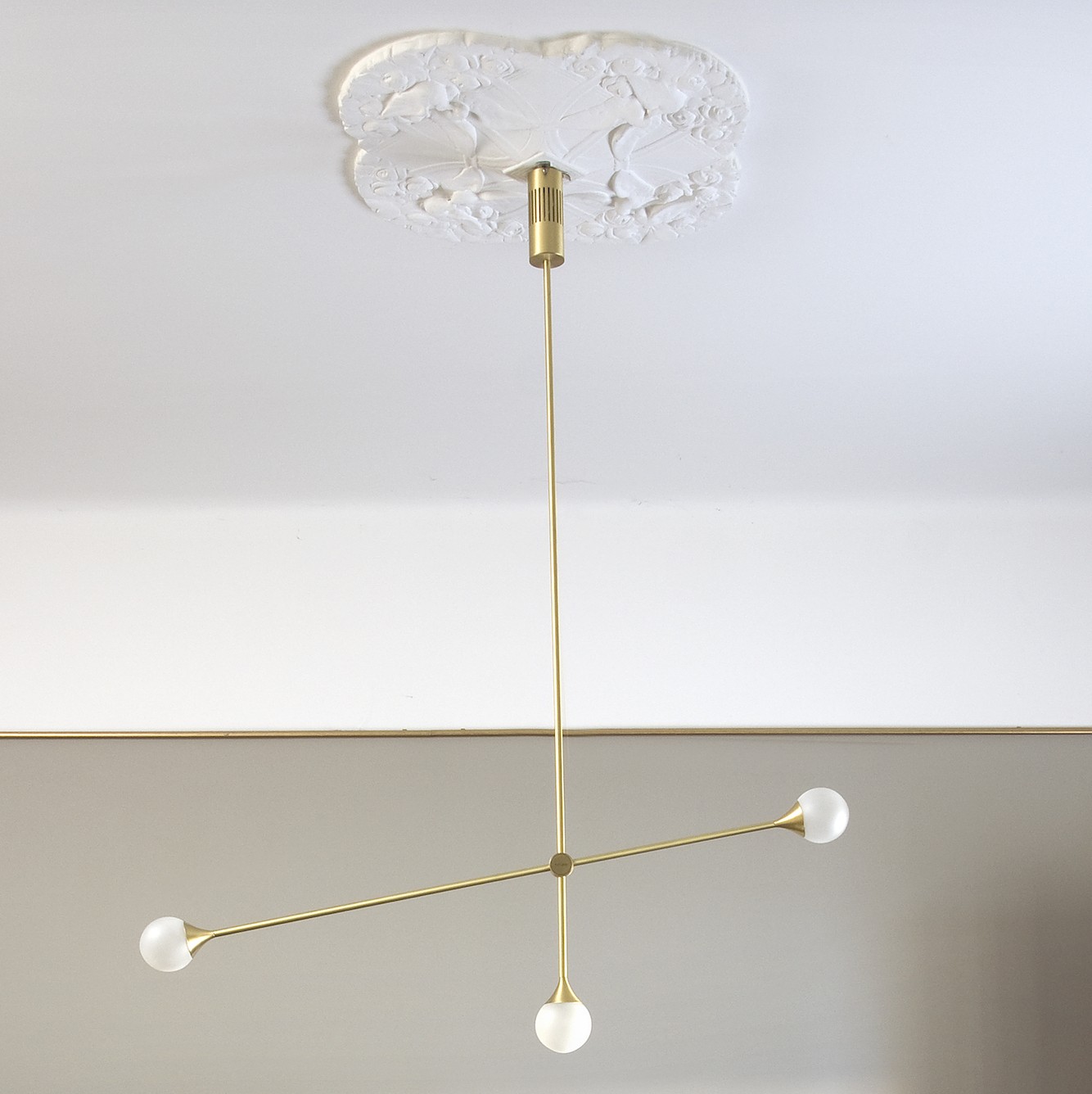 Suspension Bulluram SI-3 en laiton au design chic et élégant 