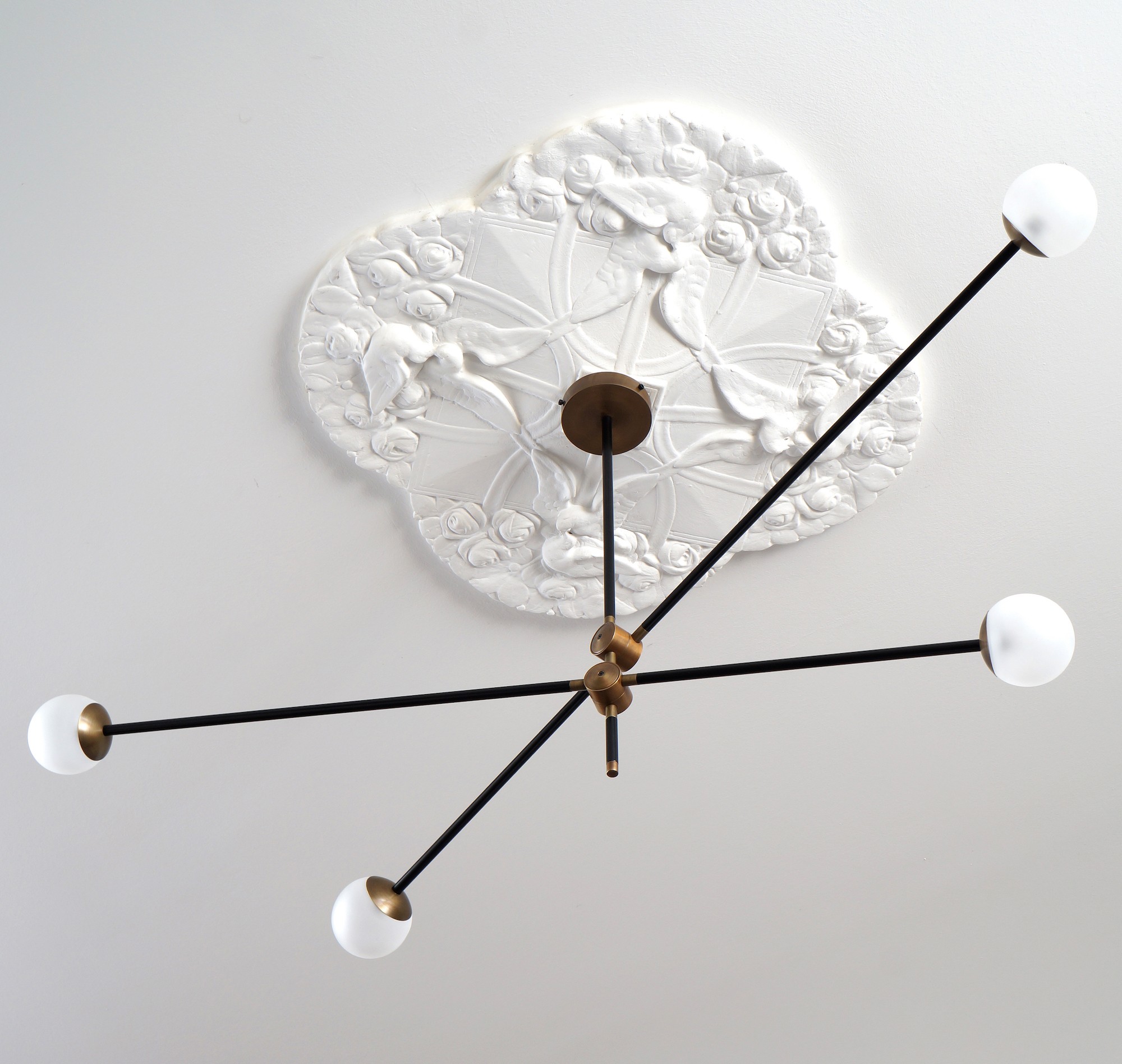 Suspension Bulluram SI-4 en laiton au design chic et élégant 