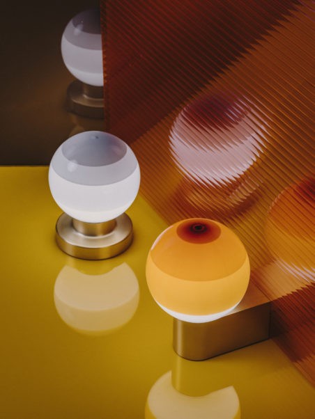 Applique murale Dipping Light A2-13 en laiton brossé par Jordi Canudas - Marset