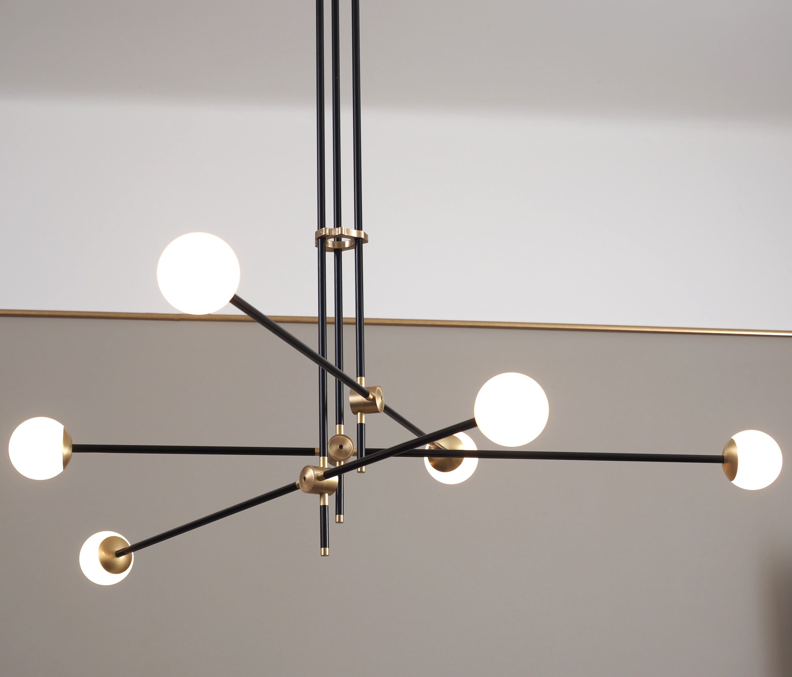 Suspension Bulluram SI-6 en laiton au design chic et élégant