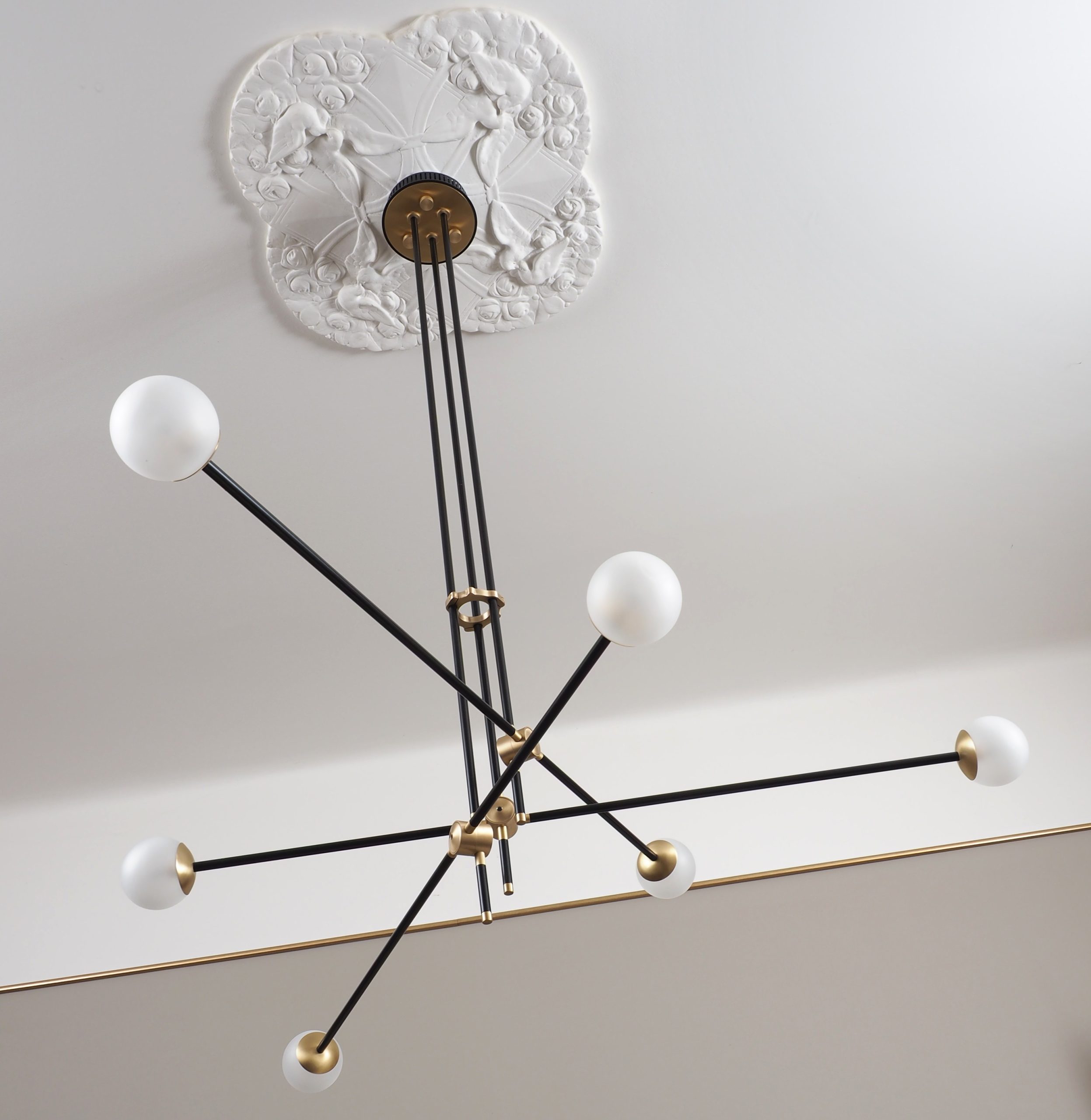 Suspension Bulluram SI-6 en laiton au design chic et élégant 