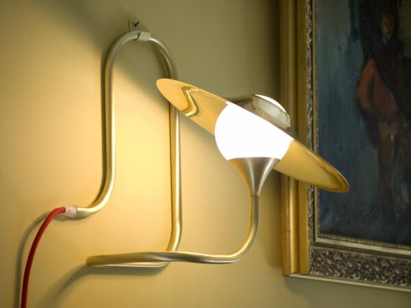 Lampe à poser / Applique Turbaya en laiton en forme de gramophone au design chic et élégant