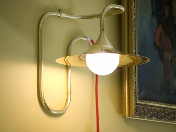 Lampe à poser / Applique Turbaya en laiton en forme de gramophone au design chic et élégant