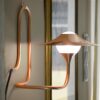 Lampe à poser / Applique Turbaya en cuivre en forme de gramophone au design chic et élégant