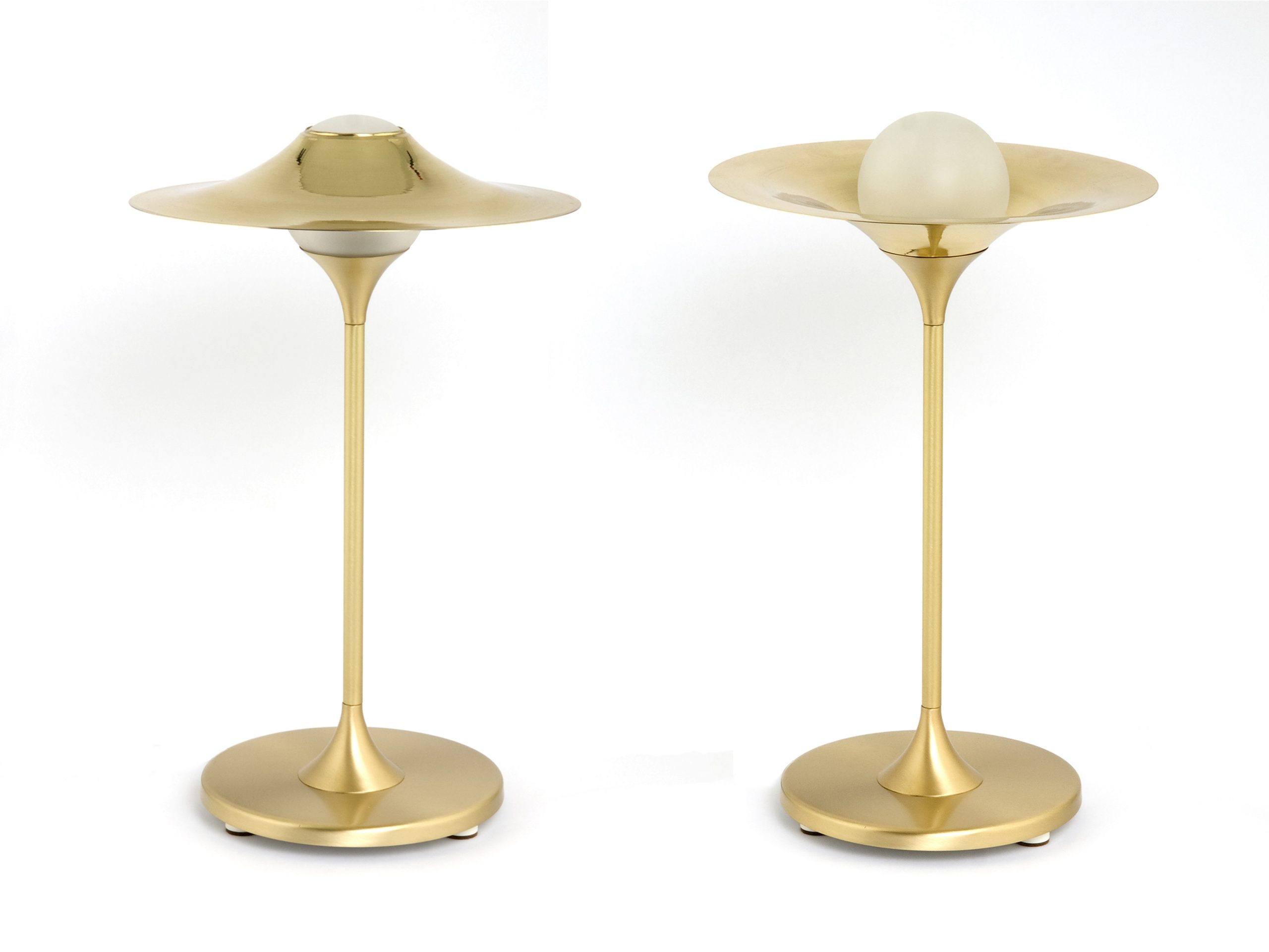 Lampe à poser design Skew en laiton au design chic et élégant