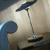 Lampe à poser design Skew chrome au design chic et élégant