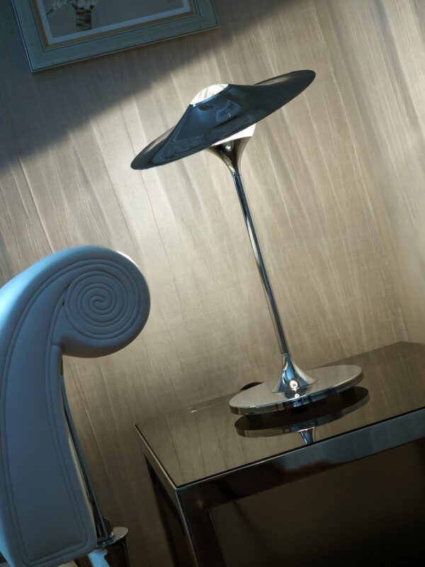 Lampe à poser design Skew chrome au design chic et élégant