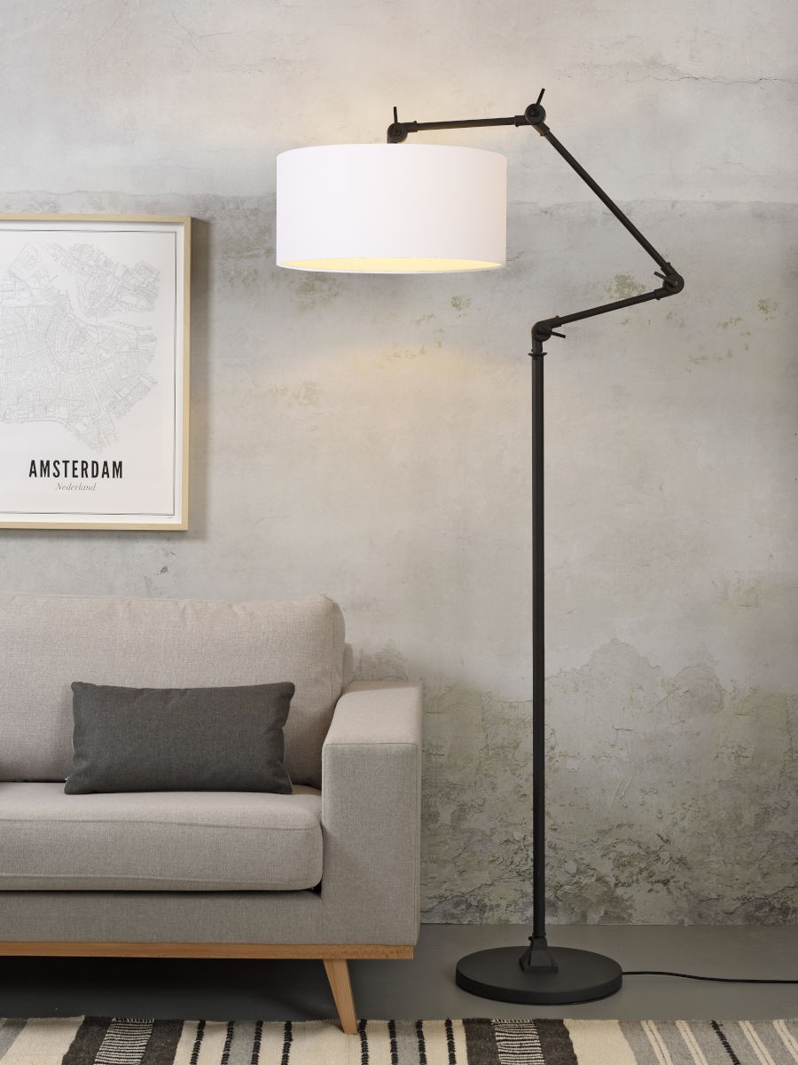 Lampadaire Amsterdam en métal au design industriel par It's About Romi