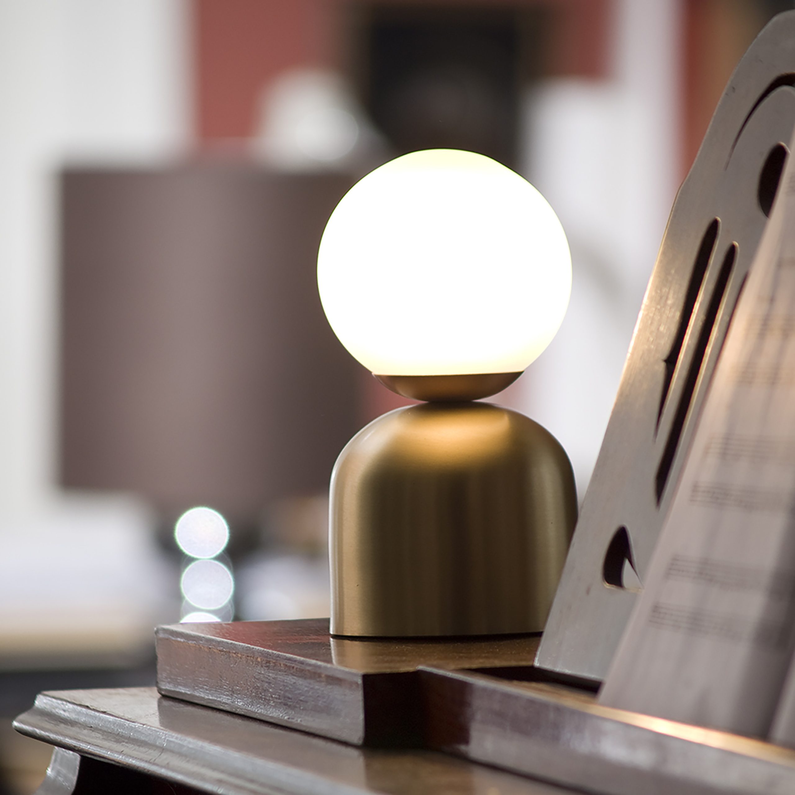 Lampe à poser design Bonbon en laiton au design chic et élégant
