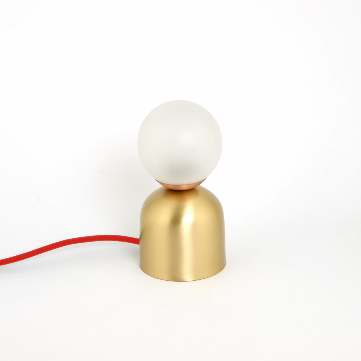 Lampe à poser design Bonbon en laiton au design chic et élégant 