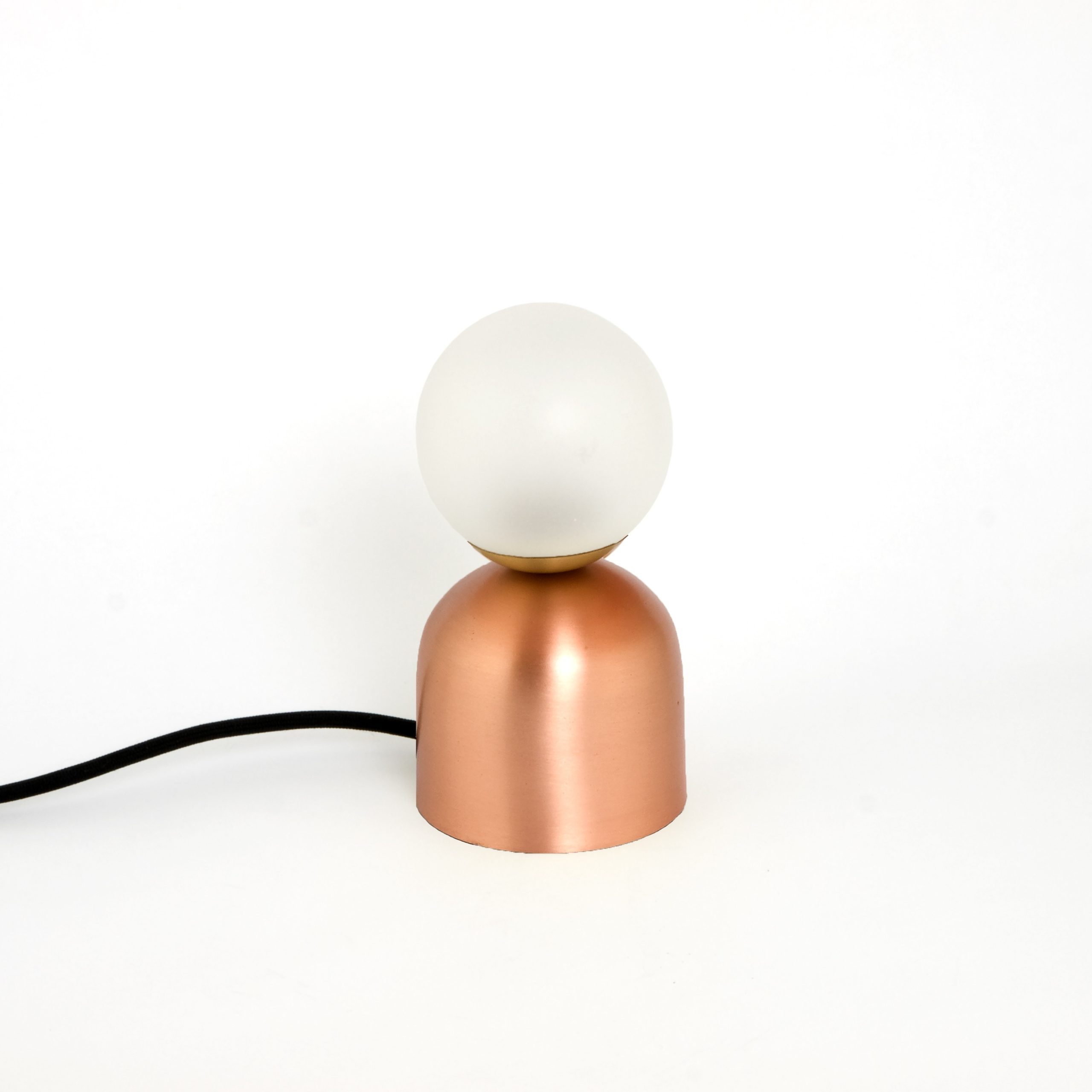 Lampe à poser design Bonbon en cuivre au design chic et élégant 