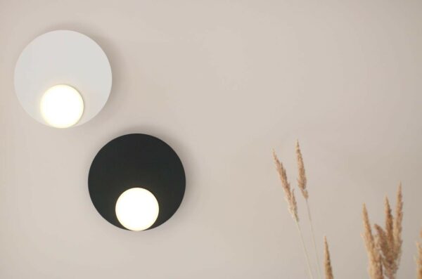 Applique Dot 05 en métal au design graphique par Tunto