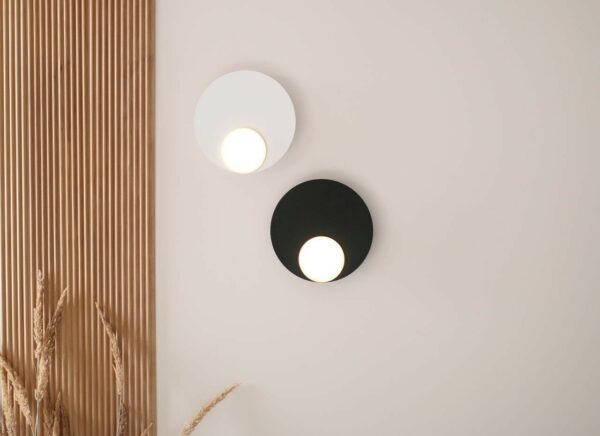 Applique Dot 05 en métal au design graphique par Tunto