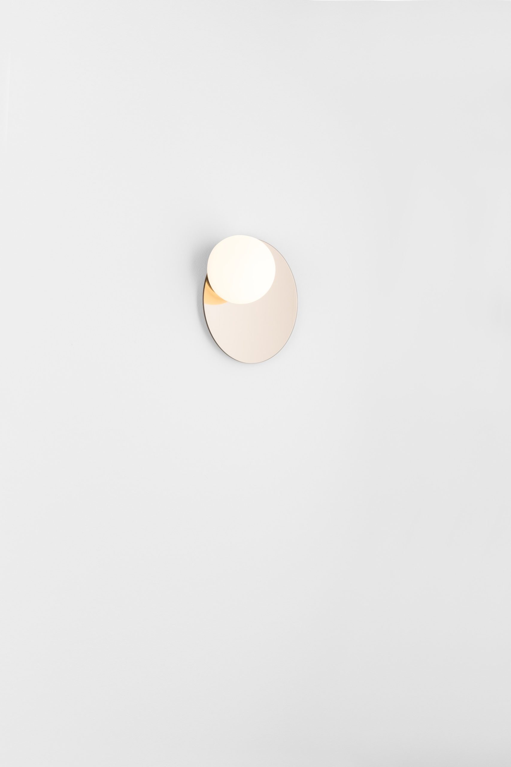 Miroir rond LED en verre et cuivre Ø 30cm - Circ par Estiluz