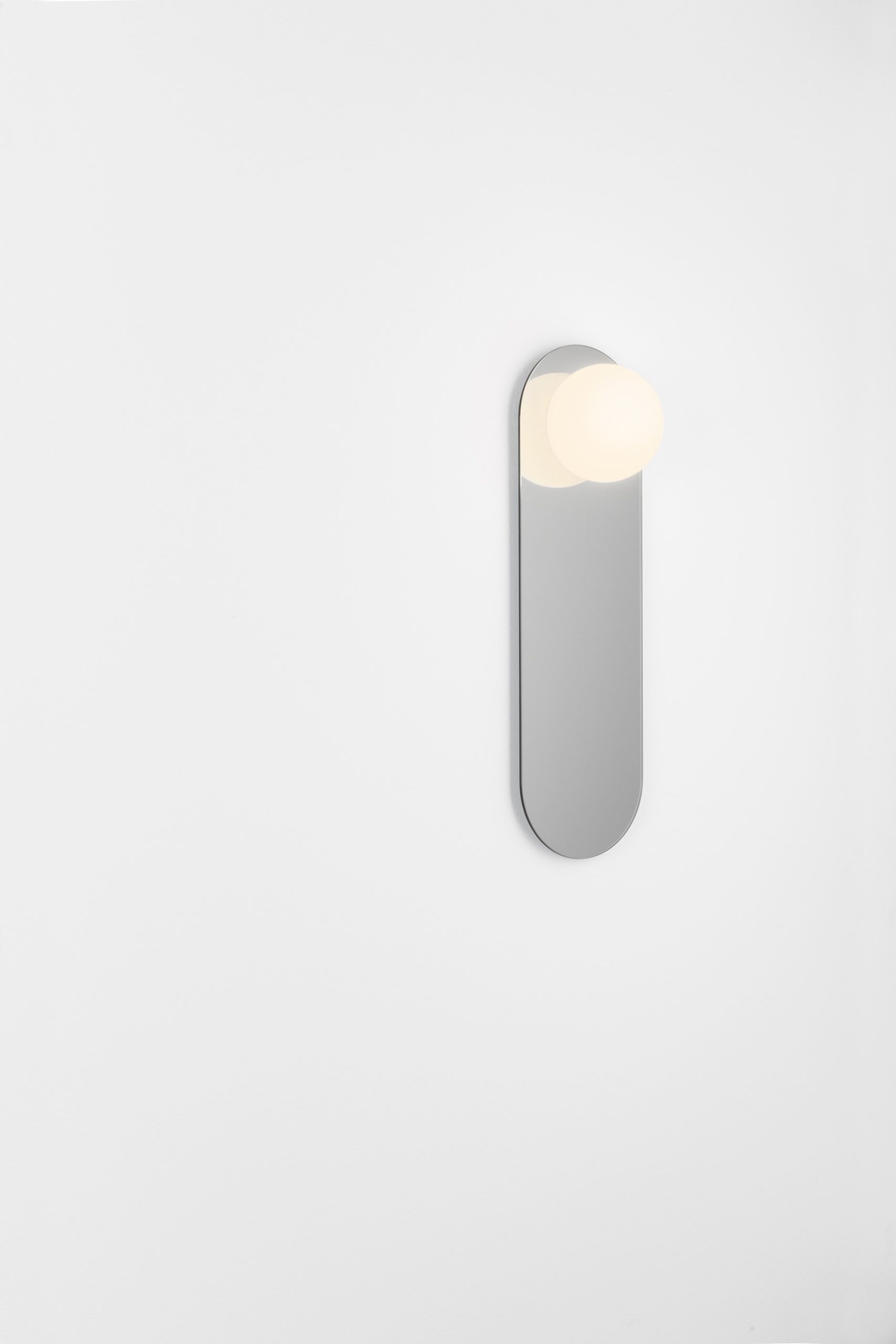 Miroir ovale LED en verre et cuivre - Circ par Estiluz