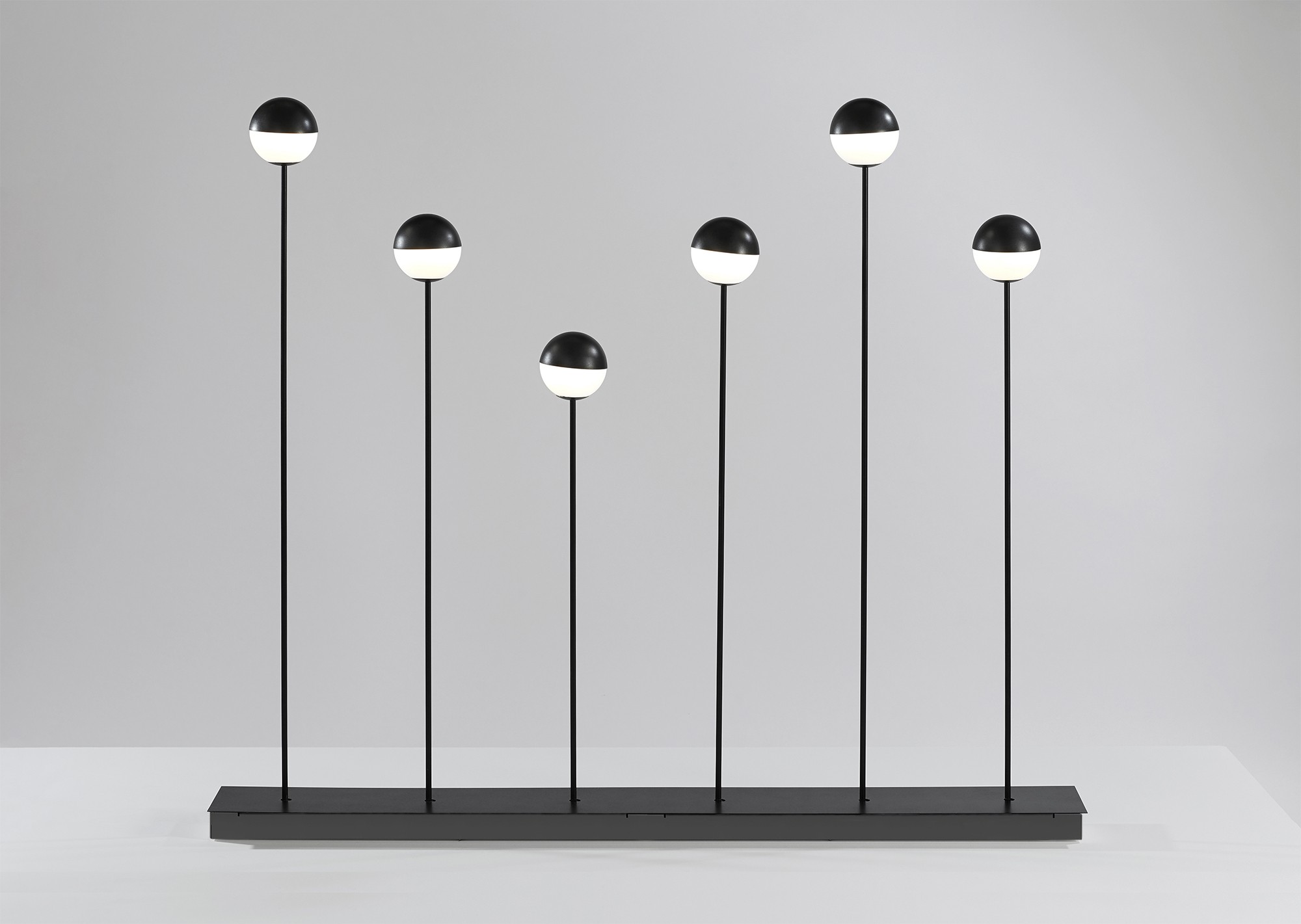 Lampadaire 6 bulles LED en verre et métal - Alfi par Estiluz