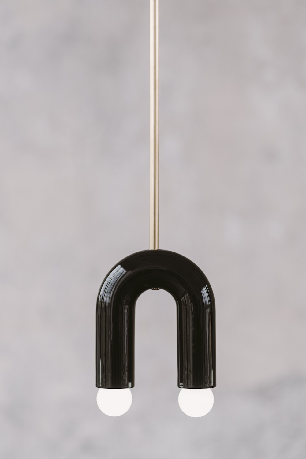 Suspension TRN light A1 en céramique et laiton par Magda Jurek