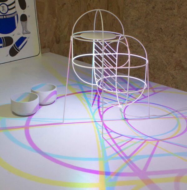 Lampe à poser artistique au design 3D CMYK Up par le Studio Dennis Parren
