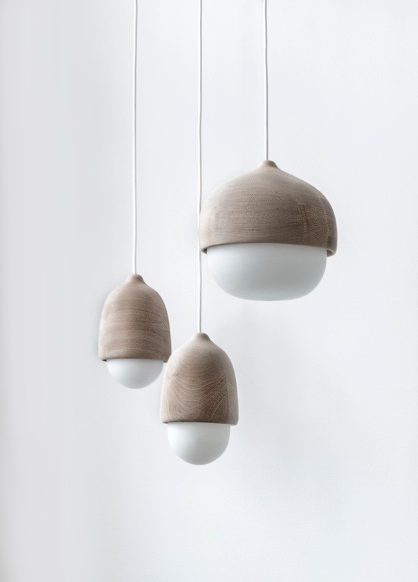 Suspension en bois et verre soufflé Terho Lamp au design scandinave