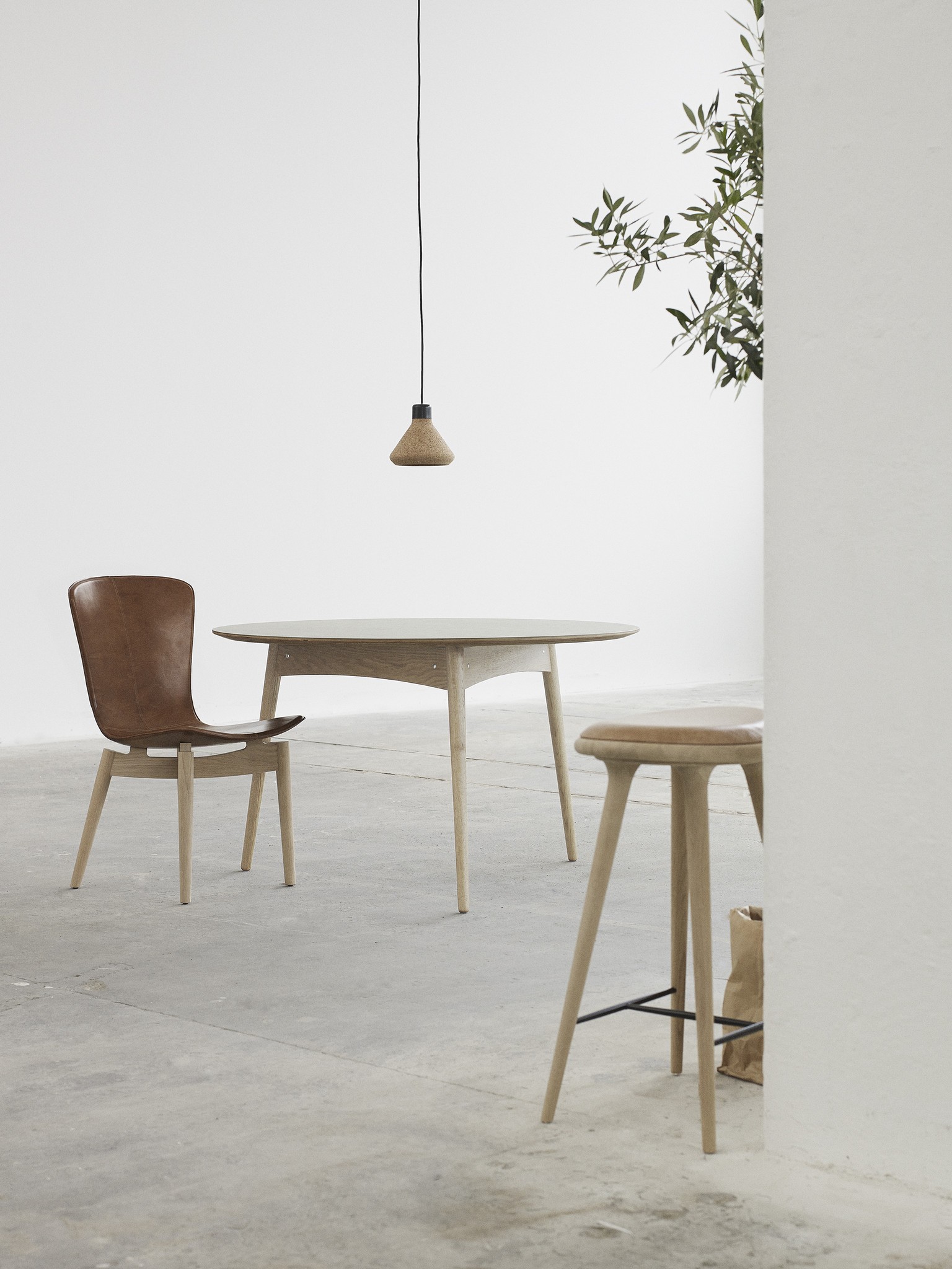 Suspension en liège naturel Luiz Lamp au design contemporain et naturel