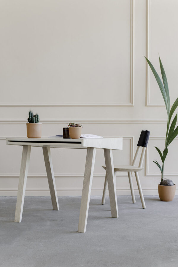 Bureau 4.9 version 1 tiroir au design scandinave par Marius Valaitis x Emko