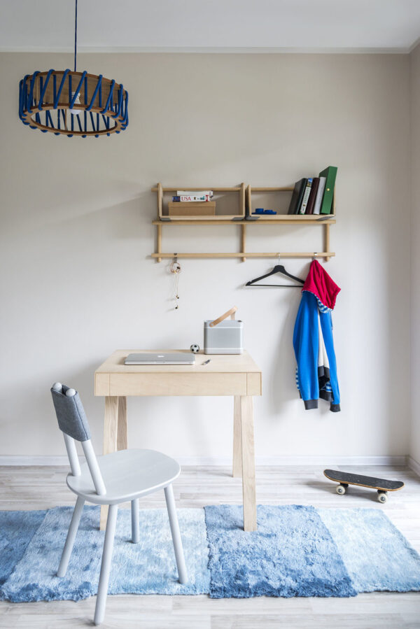 Bureau 4.9 version 1 tiroir au design scandinave par Marius Valaitis x Emko