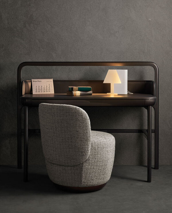 Lampe a poser Book en métal au style contemporain par Liliya DZIS x Mantra