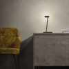 Lampe a poser Vector en acier au design minimaliste par Santiago SEVILLANO x Mantra
