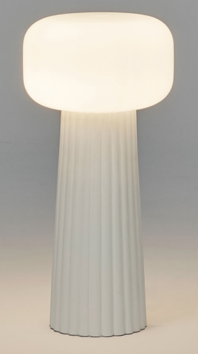 Lampe a poser Faro en céramique et abat jour en verre au design contemporain par Maria Khachikyan x Mantra